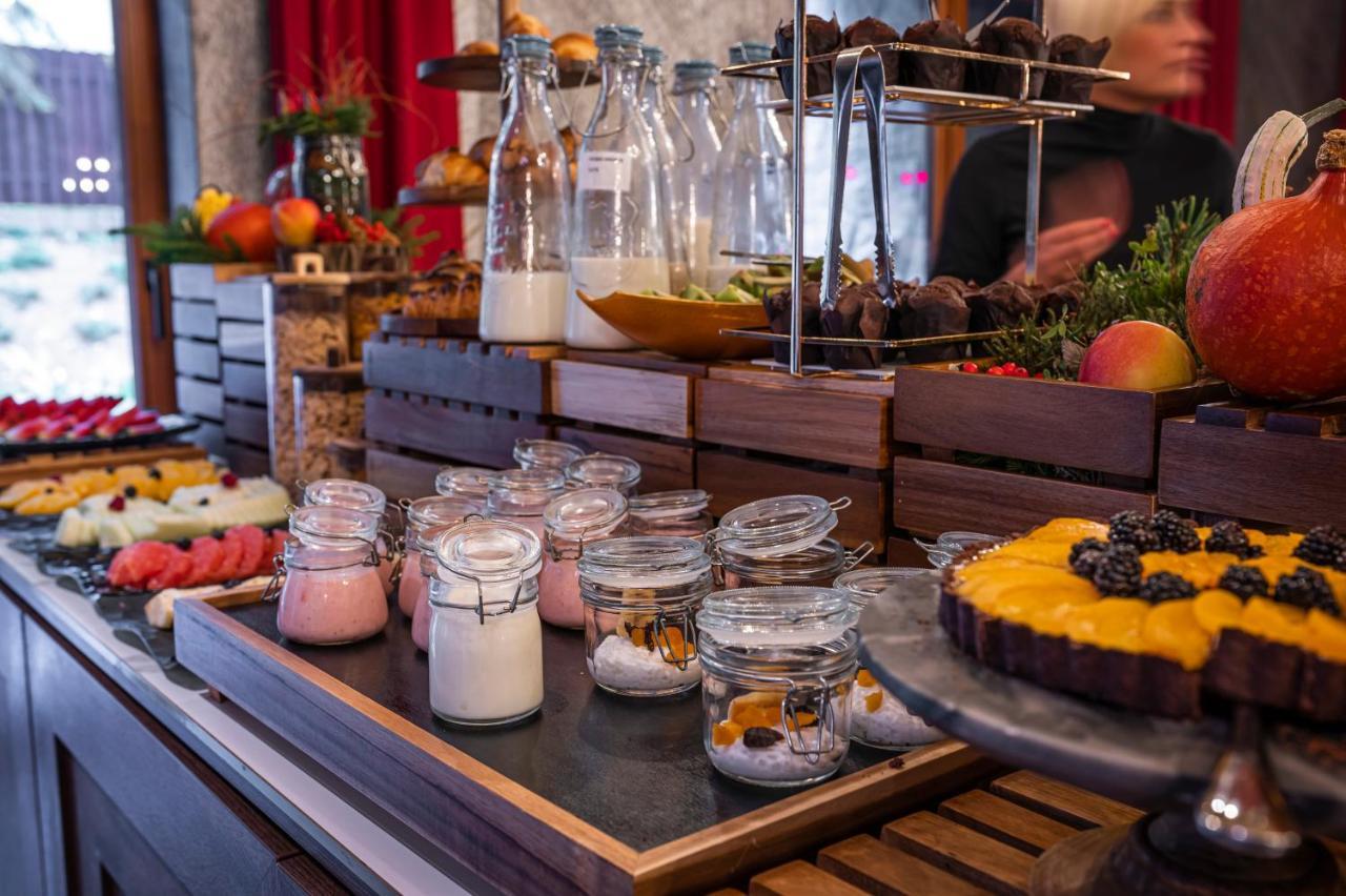 Nosalowy Park Hotel & Spa Zakopane Ngoại thất bức ảnh A breakfast buffet